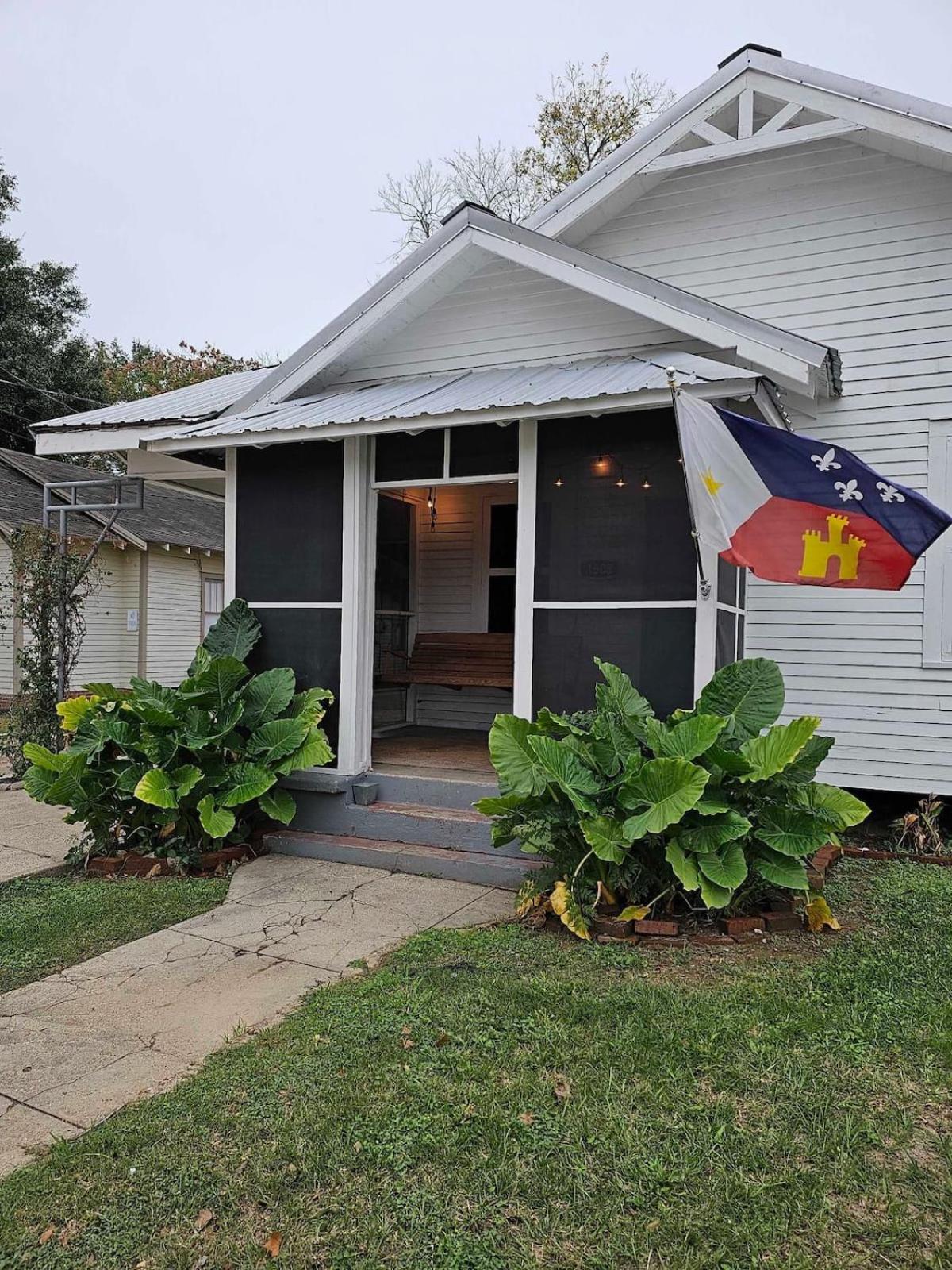 Spacious 4br Retreat In The Heart Of *