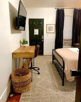 Spacious 4br Retreat In The Heart Of *