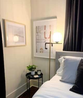 Spacious 4br Retreat In The Heart Of