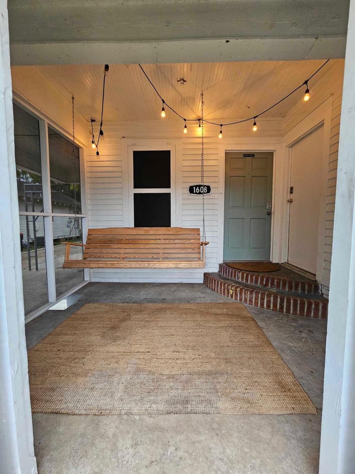 Ferienhaus Spacious 4br Retreat In The Heart Of Lafayette