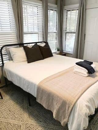 Spacious 4br Retreat In The Heart Of Ferienhaus